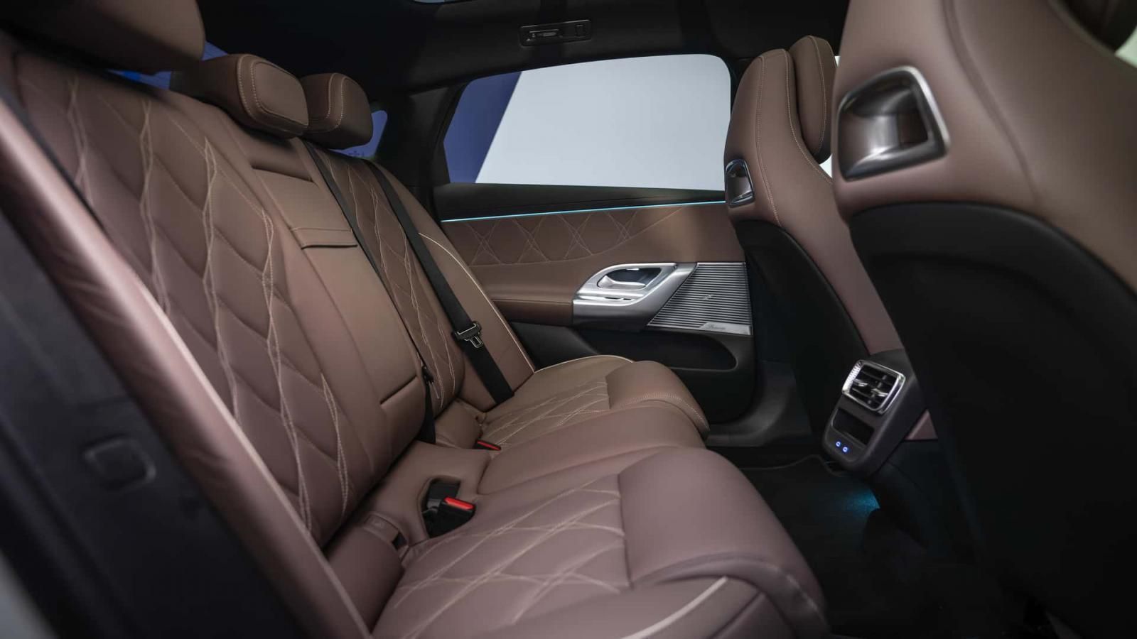 Ντεμπούτο για την πρώτη ηλεκτρική Mercedes C-Class